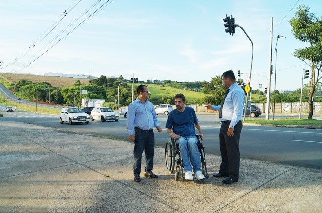 2017317_FOTO - Barilon, Tiãozinho e Pelé se unem para abertura da Avenida Natália Klava Muth (1)